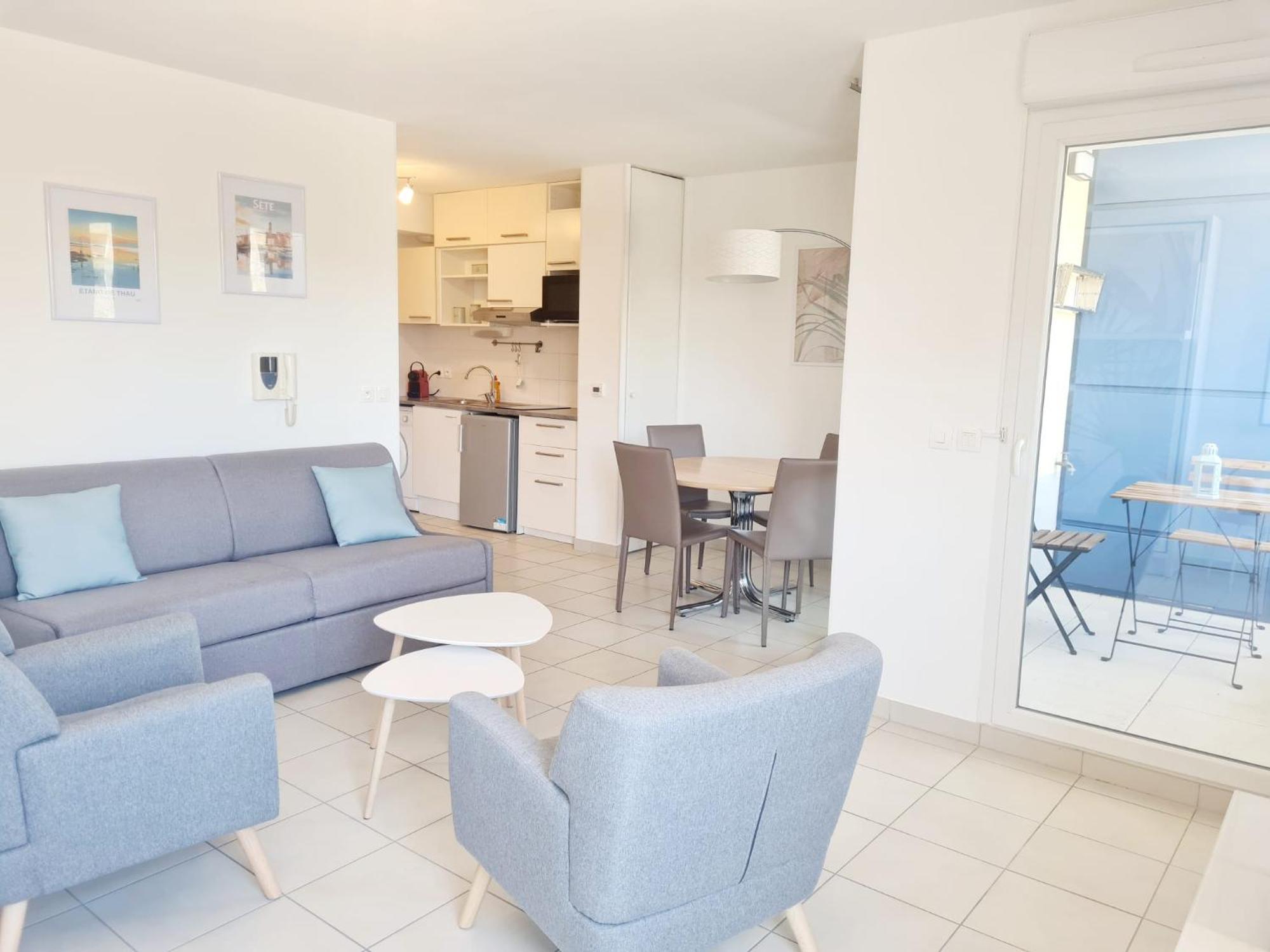 Apartment A La Avec Piscine Sete